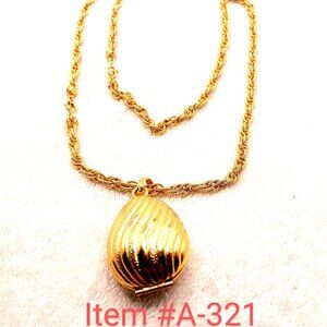 Gold Chain Necklace with a Perfume Pendant, Item # A321 wt.54 grams